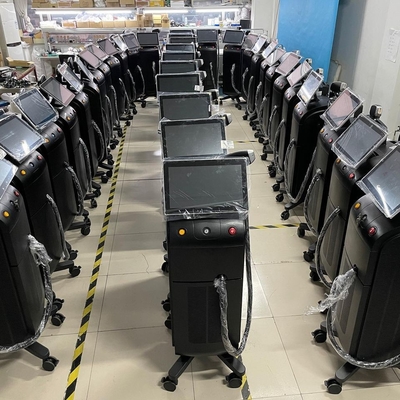810nm 808nm डायोड आइस लेजर मशीन 3 वेव त्वचा कसने / छिद्र हटाने के लिए